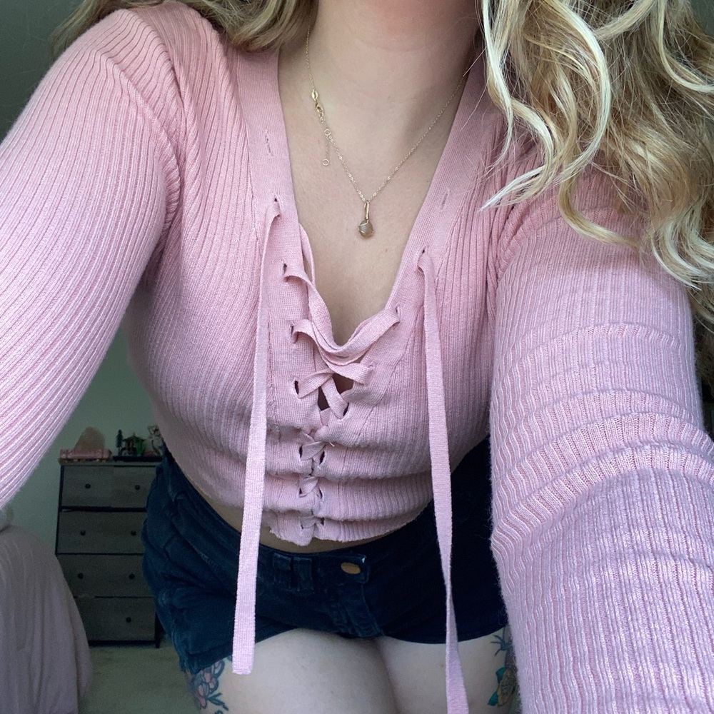 Long sleeve pink cropped top